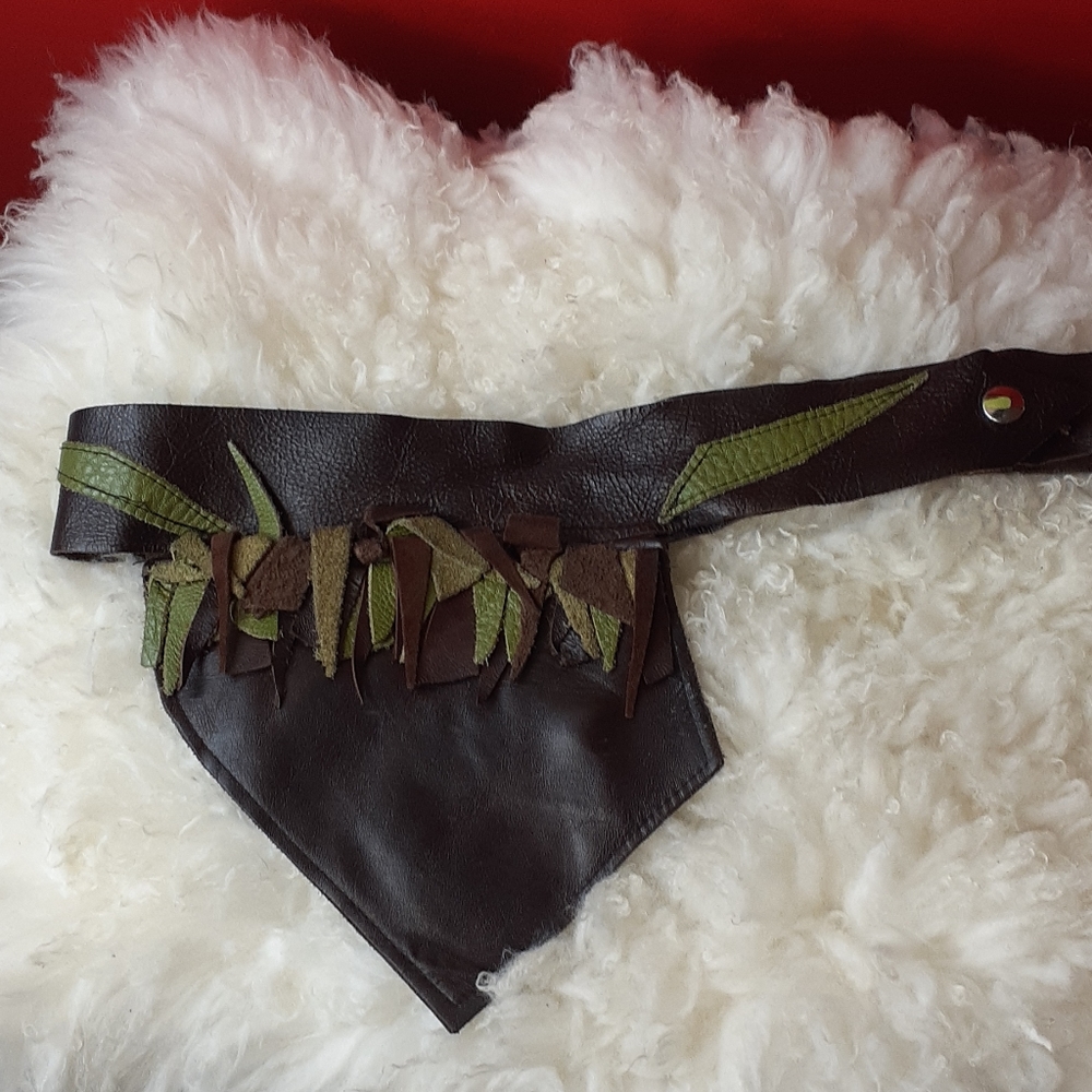 Waist pouch